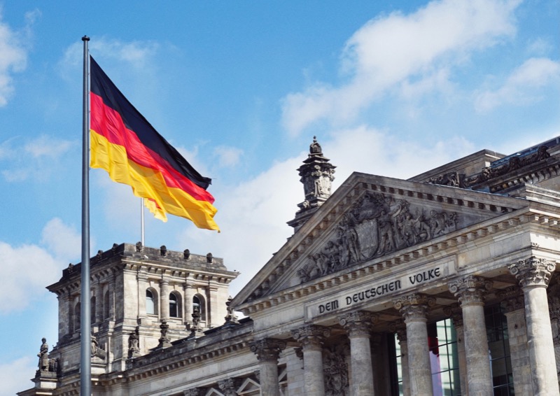 German government gives green light to cannabis legalization